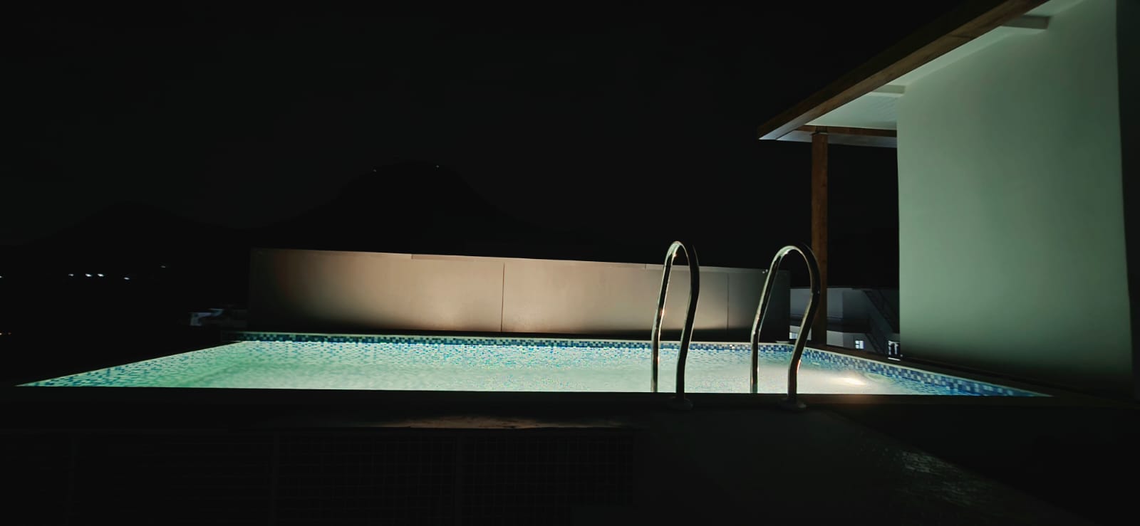 Rooftop Agua pool